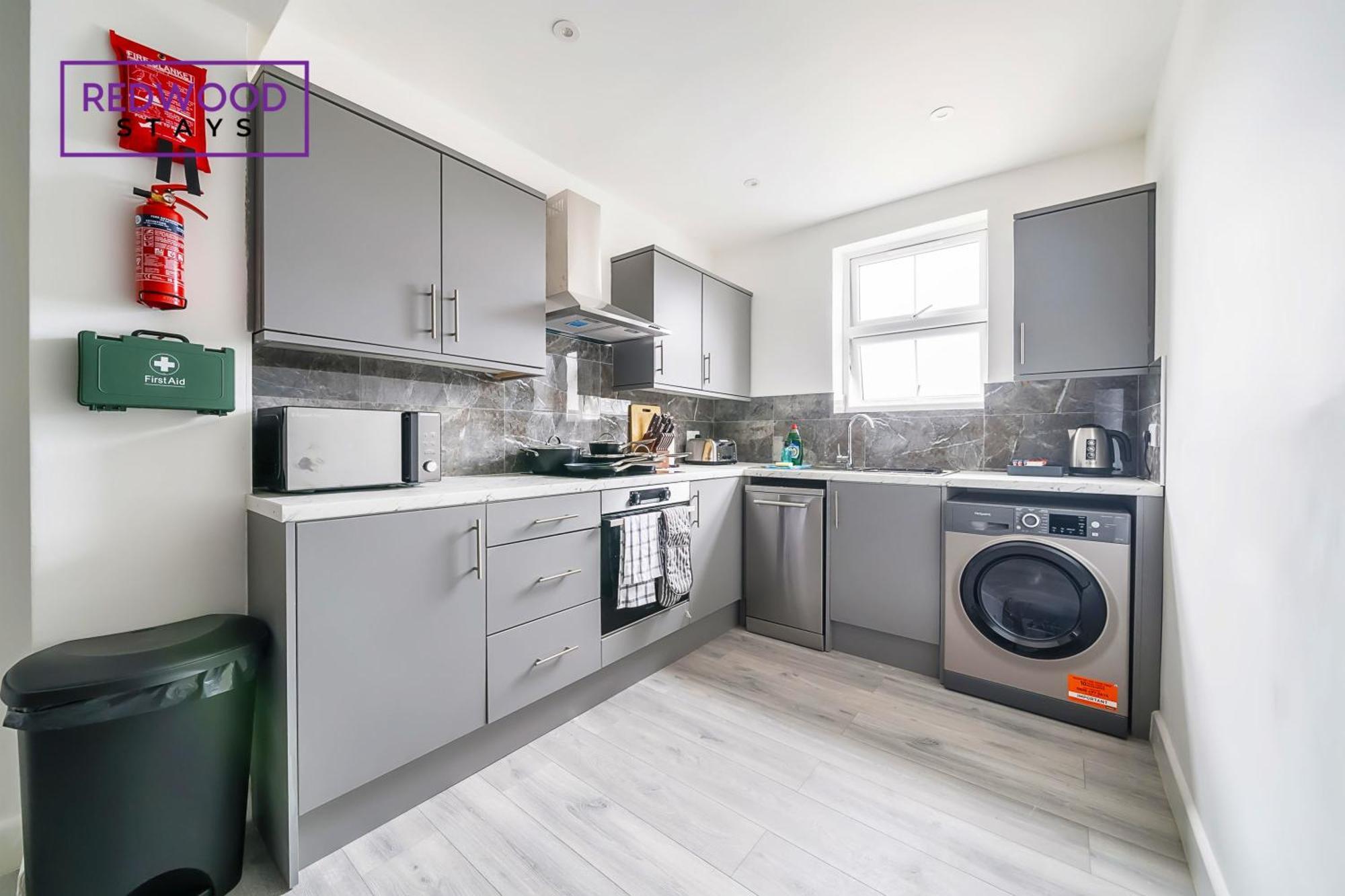 Brand New, 2 Bed 1 Bath, Modern Town Center Apartment, Free Wifi & Netflix By Redwood Stays Aldershot Extérieur photo