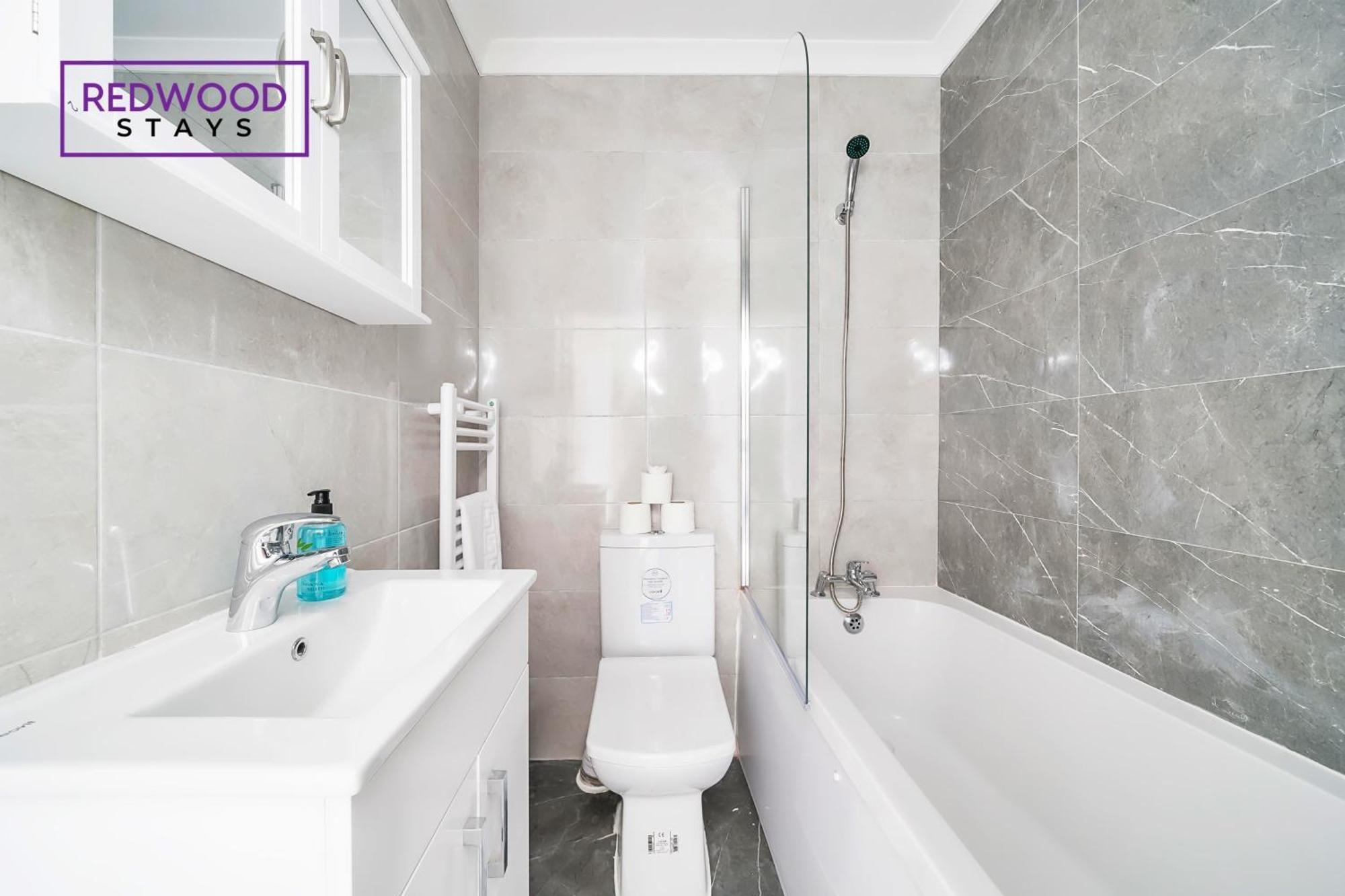 Brand New, 2 Bed 1 Bath, Modern Town Center Apartment, Free Wifi & Netflix By Redwood Stays Aldershot Extérieur photo
